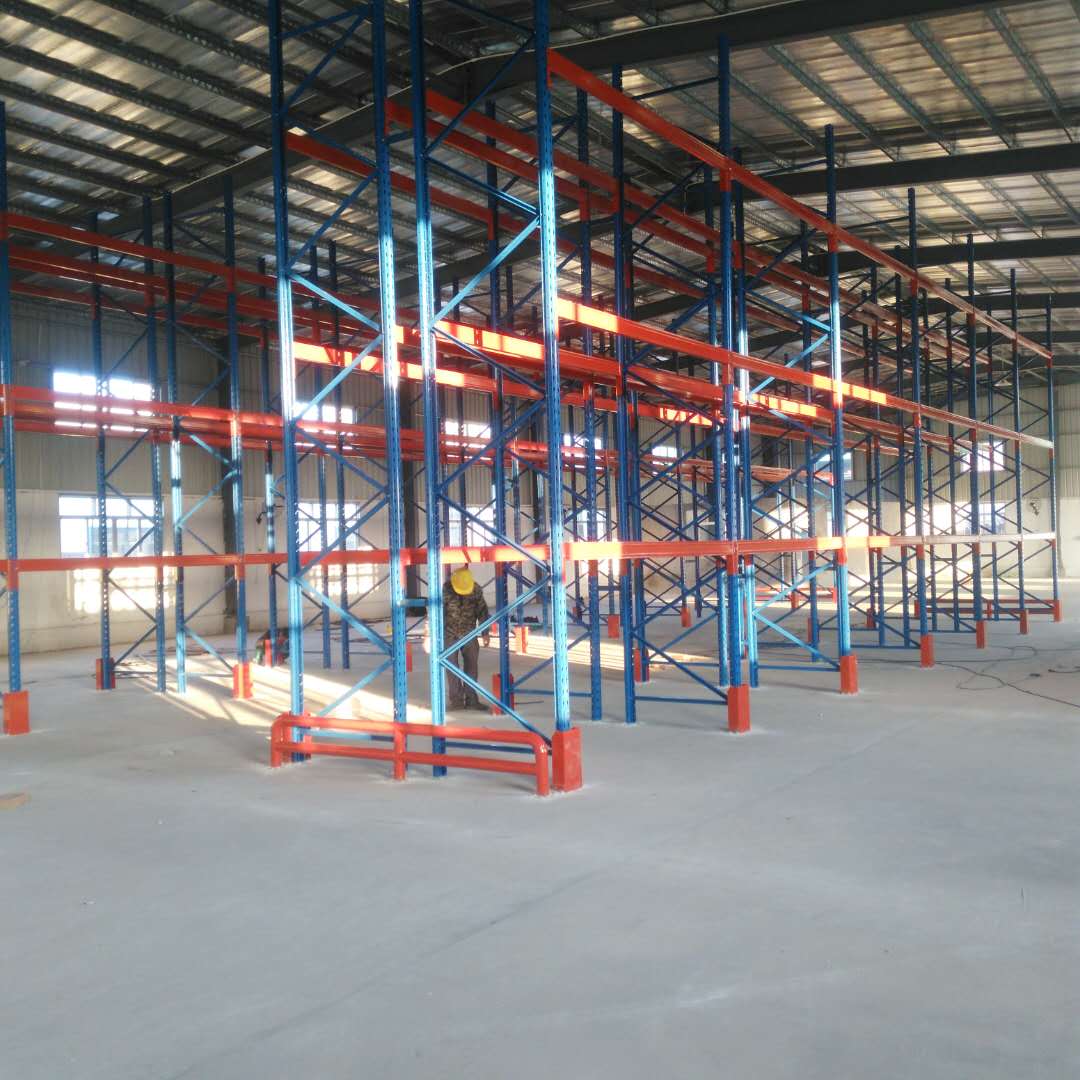 惠州某公司重型貨架安裝現(xiàn)場 惠州某公司重型貨架安裝現(xiàn)場