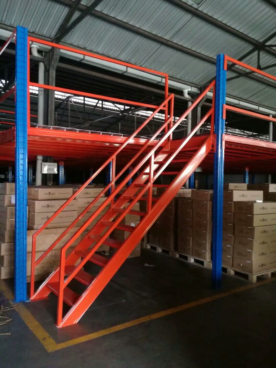 東莞某包裝公司閣樓平臺安裝現(xiàn)場 東莞某包裝公司閣樓平臺安裝現(xiàn)場